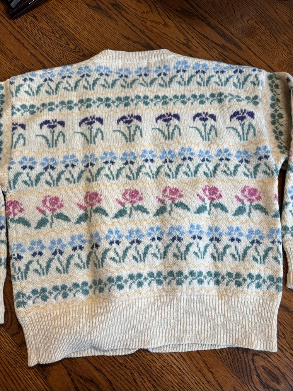 Vintage LL Bean Cream Floral Button-Up Sweater Cardigan - Picture 5 of 10